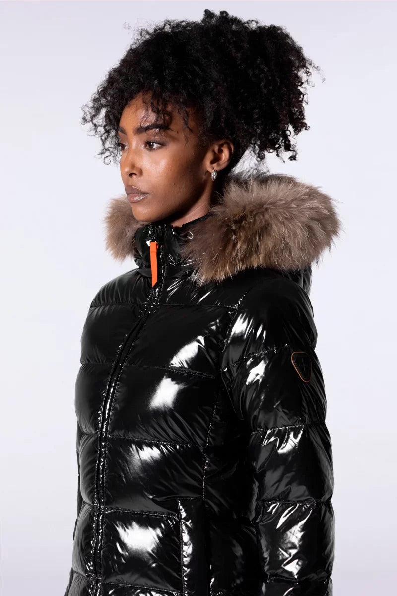 Doudoune glossy cintrée avec capuche en fourrure Olga Bright